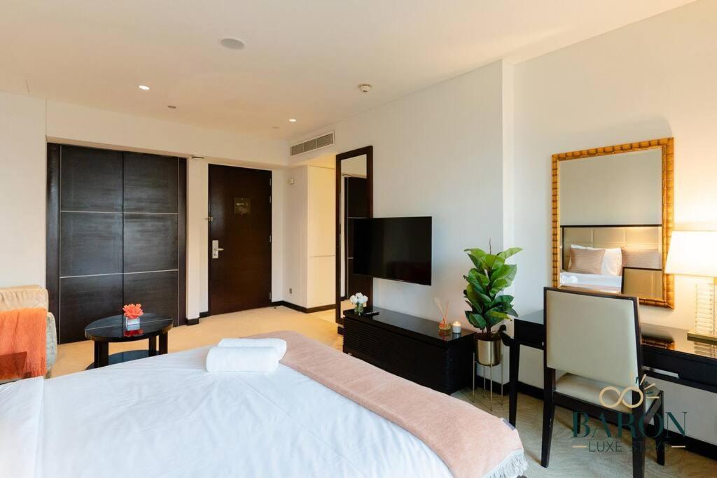 Stunning Studio, Address Marina Apartment
