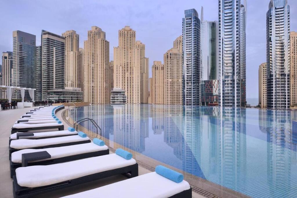Stunning Studio, Address Marina Apartment *